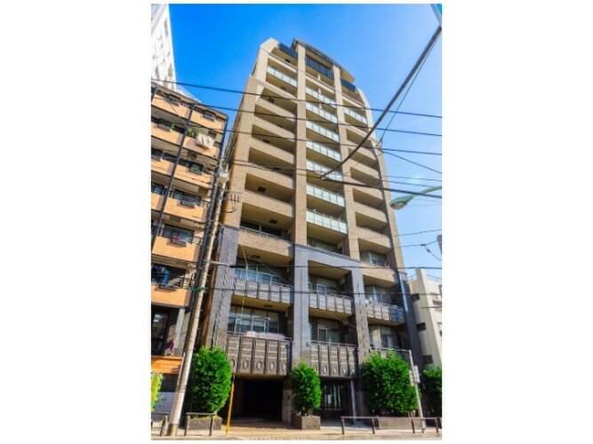 奥沢駅まで徒歩1分。都市生活の利便性と充実感を得られる立地に佇んでいます。 奥沢駅まで徒歩1分。都市生活の利便性と充実感を得られる立地に佇んでいます。