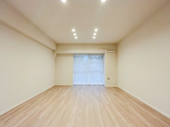 内装はシンプルに落ち着きのある空間にしています。ゆったりとしたひとときを過ごせそうです♪ 内装はシンプルに落ち着きのある空間にしています。ゆったりとしたひとときを過ごせそうです♪