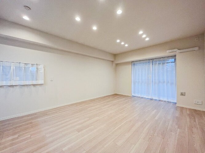内装はシンプルに落ち着きのある空間にしています。ゆったりとしたひとときを過ごせそうです♪ 内装はシンプルに落ち着きのある空間にしています。ゆったりとしたひとときを過ごせそうです♪