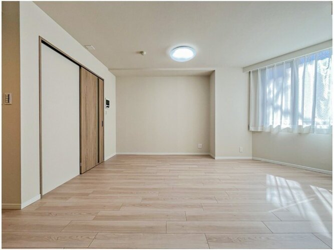 ほっと一息つけるような、安心できる空間です♪シンプルな内装は、ニーズが変わってもご活用頂けそうです。