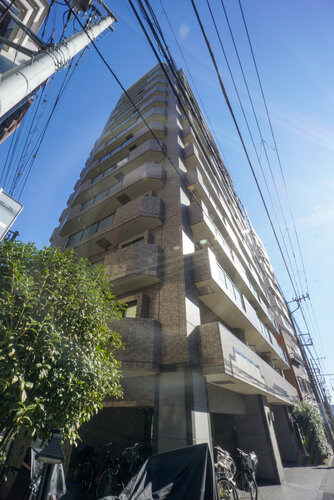 時の流れに色あせることのない瀟洒な外観。朝晩、1年365日、様々な表情を見せます。 時の流れに色あせることのない瀟洒な外観。朝晩、1年365日、様々な表情を見せます。