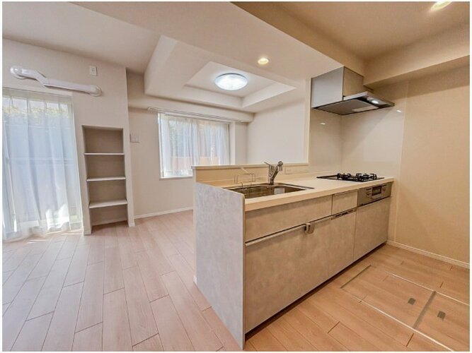 内装はシンプルに落ち着きのある空間にしています。ゆったりとしたひとときを過ごせそうです♪ 内装はシンプルに落ち着きのある空間にしています。ゆったりとしたひとときを過ごせそうです♪