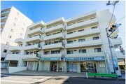 統一した色調でデザインされたマンションは周囲と調和した景観を生み出しています。