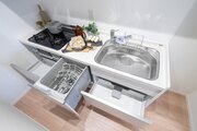 ◆食器洗浄乾燥機◆家事の時間を短縮できる優れもの。さらに節水・節約を同時に行うことができるので、大変人気があり重宝します。