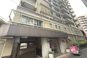 統一した色調でデザインされたマンションは周囲と調和した景観を生み出しています。
