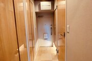 廊下・ 廊下収納とコンセントを備えました。家電の充電も可能です。 廊下・ 廊下収納とコンセントを備えました。家電の充電も可能です。