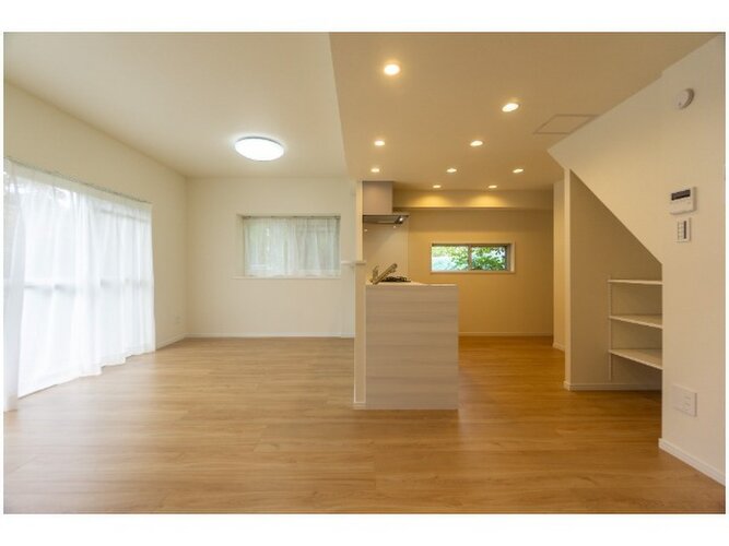 採光とライト使いで演出される落ち着きのある空間。ゆったりと伸びやかな時を過ごせそうです。 採光とライト使いで演出される落ち着きのある空間。ゆったりと伸びやかな時を過ごせそうです。