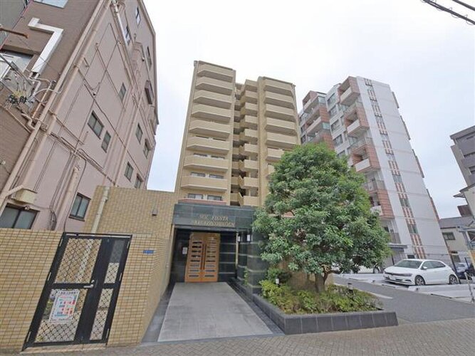 各線「錦糸町」駅まで徒歩11分。都市生活の利便性と充実感を得られる立地に佇んでいます。 各線「錦糸町」駅まで徒歩11分。都市生活の利便性と充実感を得られる立地に佇んでいます。