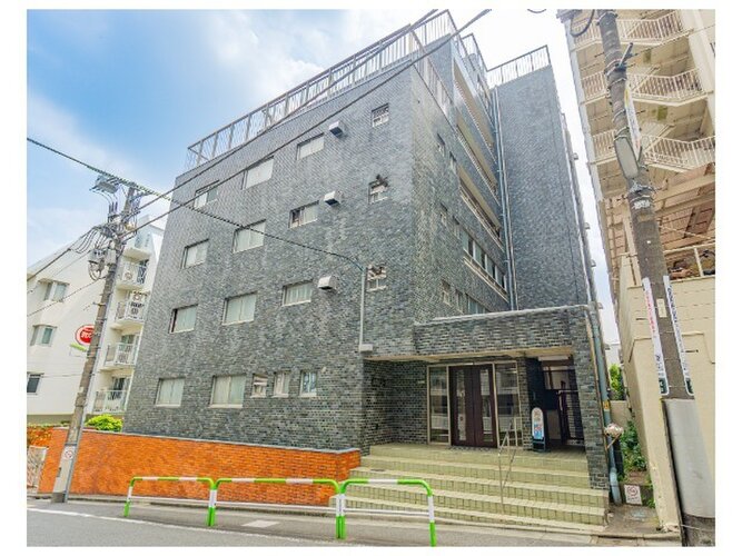 時の流れに色あせることのない瀟洒な外観。朝晩、1年365日、様々な表情を見せます。 時の流れに色あせることのない瀟洒な外観。朝晩、1年365日、様々な表情を見せます。