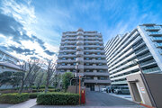重厚なイメージを受けるマンション。住むほどにその印象が誇らしくなります。 重厚なイメージを受けるマンション。住むほどにその印象が誇らしくなります。
