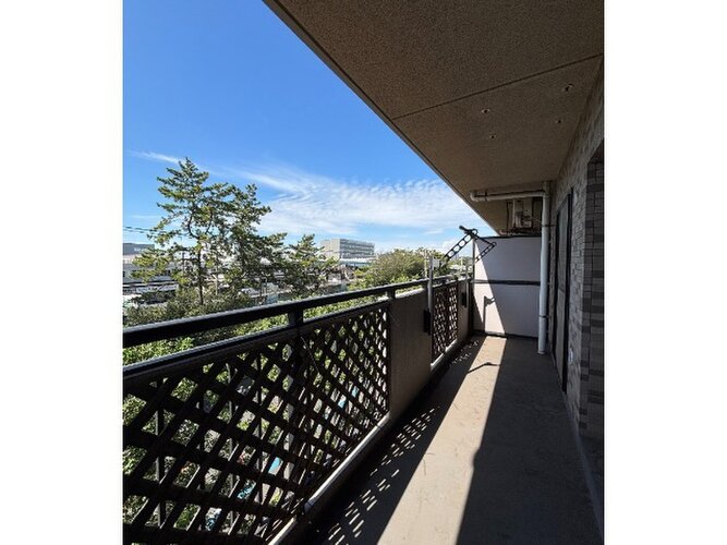 ＪＲ京葉線・千葉都市モノレール「千葉みなと」駅まで徒歩11分