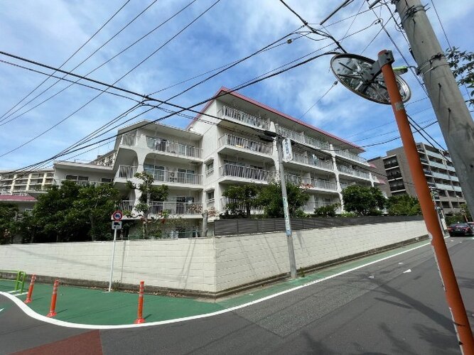 優しく迎えてくれる豊かな自然。四季の移り変わりを感じる心地よい場所となりそうです。 優しく迎えてくれる豊かな自然。四季の移り変わりを感じる心地よい場所となりそうです。