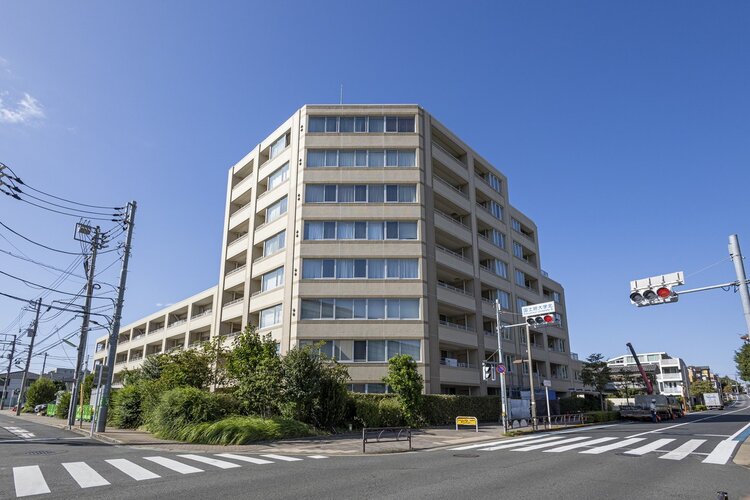 歴史を積み上げてきた由緒ある街、閑静な低層住宅地の世田谷梅丘に佇む総戸数100戸の大規模コミュニティです。 歴史を積み上げてきた由緒ある街、閑静な低層住宅地の世田谷梅丘に佇む総戸数100戸の大規模コミュニティです。