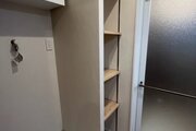 洗面 ・洗濯パンがあるユーティリティスペースです。タオルや洗剤、日常使いのものをストックできる吊戸棚・収納棚もあり使い勝手良好な空間です。 洗面 ・洗濯パンがあるユーティリティスペースです。タオルや洗剤、日常使いのものをストックできる吊戸棚・収納棚もあり使い勝手良好な空間です。