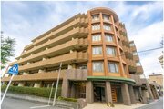 重厚なイメージを受けるマンション。住むほどにその印象が誇らしくなります。 重厚なイメージを受けるマンション。住むほどにその印象が誇らしくなります。