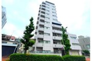 池袋駅まで徒歩9分。8路線利用できます。都市生活の利便性と充実感を得られる立地に佇んでいます。