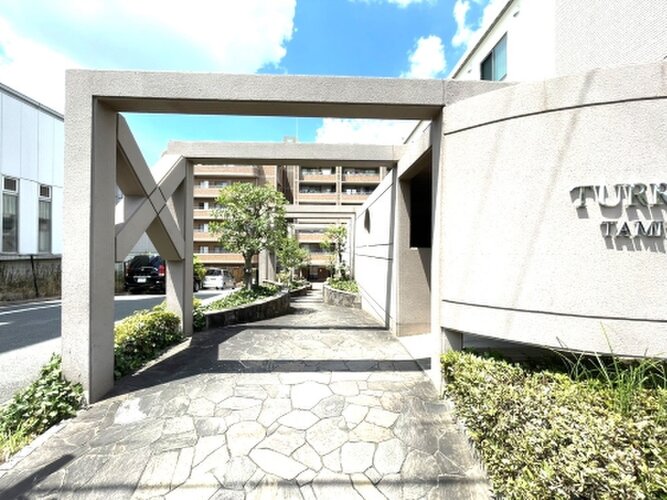 めまぐるしく過ぎ行く日々の中でゆったりとした休息と癒しを提供してくれる空間がここから始まります。 めまぐるしく過ぎ行く日々の中でゆったりとした休息と癒しを提供してくれる空間がここから始まります。