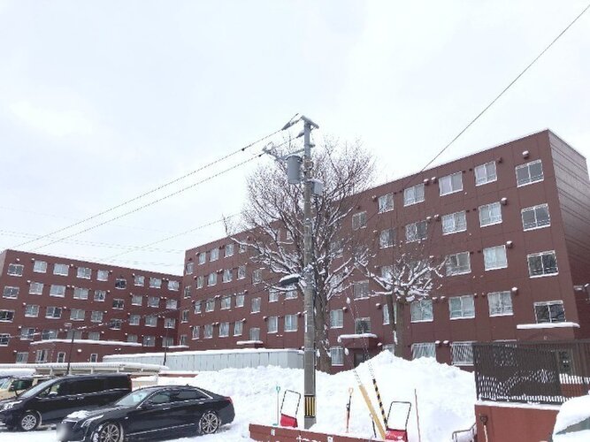 統一した色調でデザインされたマンションは周囲と調和した景観を生み出しています。