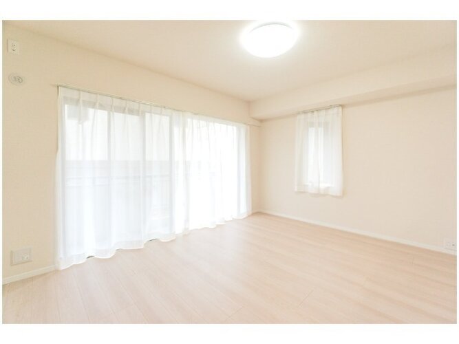 爽やかな風がそよぐ光に溢れた空間。清々しい気持ちになるお部屋です。