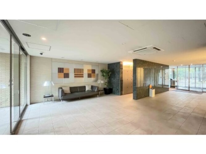 エントランスホール:2024年4月撮影 エントランスホール:2024年4月撮影