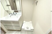 洗面台に洗濯スペースを採用。効率よく家事ができる導線が嬉しいですね。