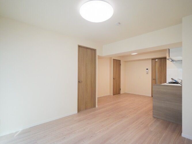 ほっと一息つけるような、安心できる空間です♪シンプルな内装は、ニーズが変わってもご活用頂けそうです。 ほっと一息つけるような、安心できる空間です♪シンプルな内装は、ニーズが変わってもご活用頂けそうです。