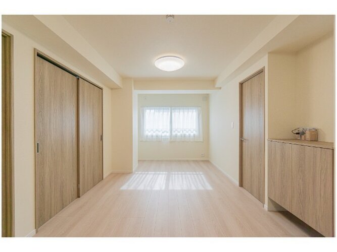 爽やかな風がそよぐ光に溢れた空間。清々しい気持ちになるお部屋です。