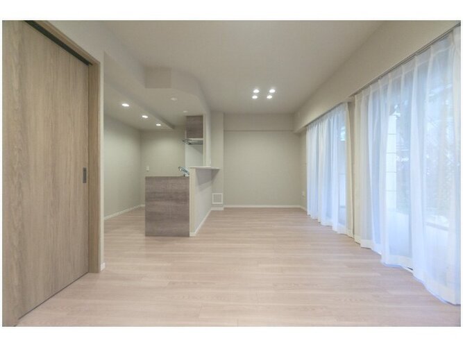 一人ひとりの理想の住まい。実現して頂くためにシンプルなデザインの空間に仕上げました。