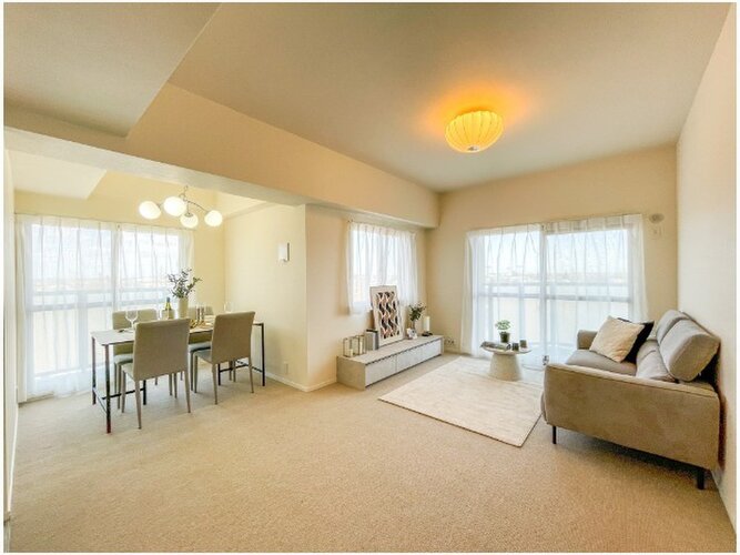 建物全体の雰囲気と合わせた色調と素材のリノベーション。居心地よくホッととできる空間です。