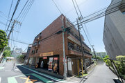 JR総武中央線「東中野」駅から徒歩3分の立地です。都営大江戸線「東中野」駅・東京メトロ「落合」駅へもそれぞれ徒歩7分です。通勤にも便利な環境です。