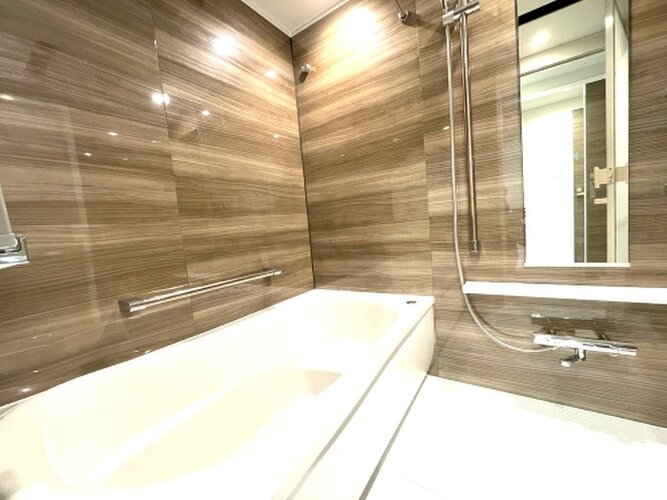 ホッと一息つける癒しの空間バスルーム。機能が充実したスタイリッシュなデザインに仕上げました。