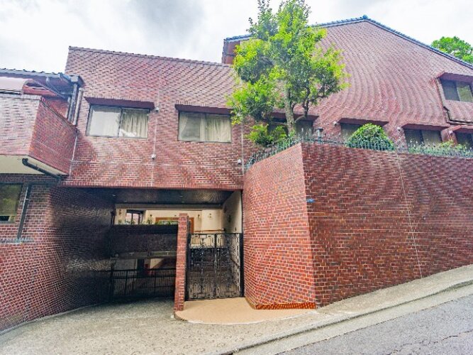 優しく迎えてくれる豊かな自然。四季の移り変わりを感じる心地よい場所となりそうです。 優しく迎えてくれる豊かな自然。四季の移り変わりを感じる心地よい場所となりそうです。