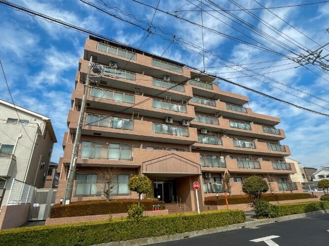 総戸数47戸。趣のある佇まいに合わせて室内をリノベーションしております。 総戸数47戸。趣のある佇まいに合わせて室内をリノベーションしております。