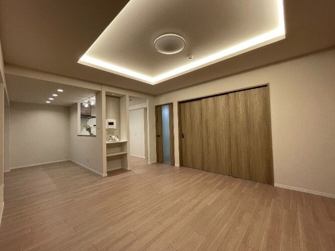 広さ約19畳のリビングダイニング。天井も高く開放的なお部屋です。 広さ約19畳のリビングダイニング。天井も高く開放的なお部屋です。