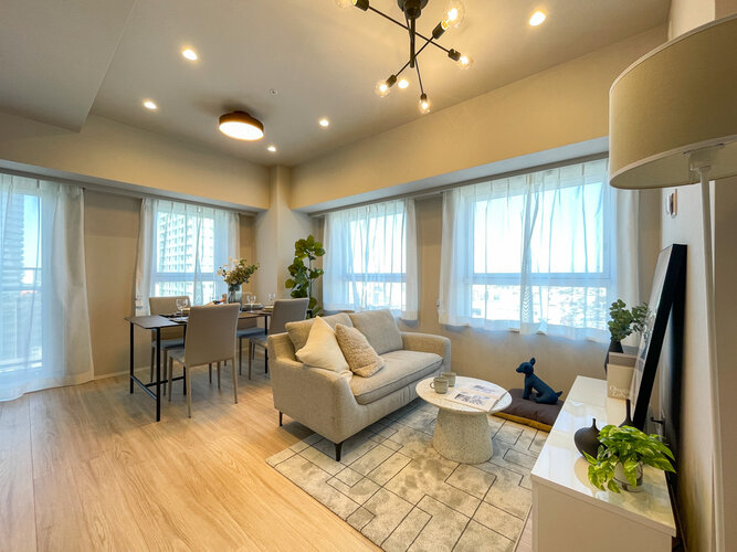 落ち着きのあるフローリングと清潔感のあるクロスが心和む空間を作り出しています。