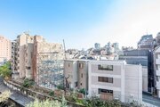 渋谷川VIEW♪季節によって違う表情が楽しめるのもこのお部屋のポイントです。 渋谷川VIEW♪季節によって違う表情が楽しめるのもこのお部屋のポイントです。