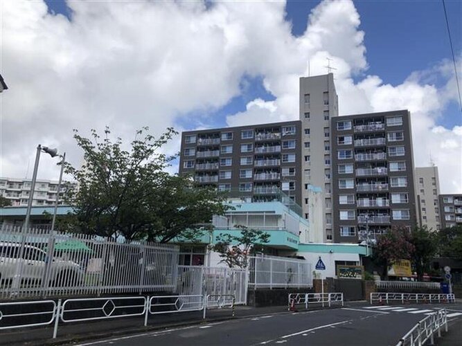 「深田橋」バス停から下車徒歩4分の立地です。 「深田橋」バス停から下車徒歩4分の立地です。