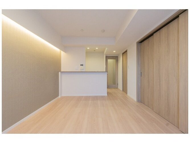 採光とライト使いで演出される落ち着きのある空間。ゆったりと伸びやかな時を過ごせそうです。