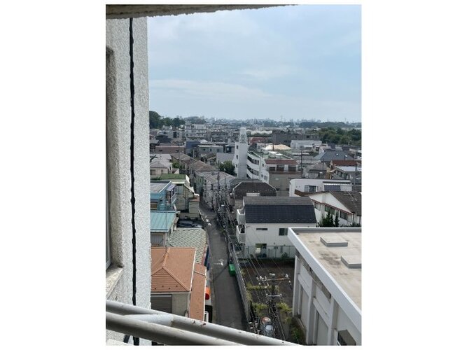 目の前に大きく広がる空。思わず深呼吸したくなる気持ちのよい眺望です。 目の前に大きく広がる空。思わず深呼吸したくなる気持ちのよい眺望です。