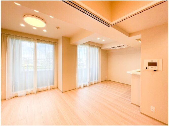採光とライト使いで演出される落ち着きのある空間。ゆったりと伸びやかな時を過ごせそうです。 採光とライト使いで演出される落ち着きのある空間。ゆったりと伸びやかな時を過ごせそうです。