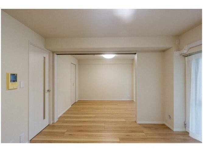 内装はシンプルに落ち着きのある空間にしています。ゆったりとしたひとときを過ごせそうです♪ 内装はシンプルに落ち着きのある空間にしています。ゆったりとしたひとときを過ごせそうです♪