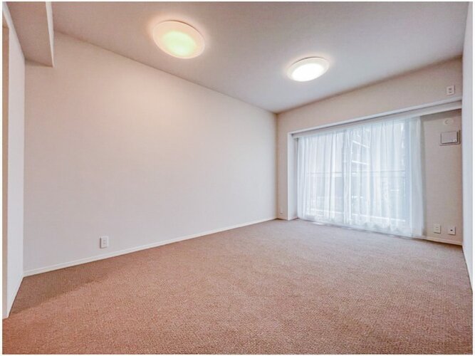 内装はシンプルに落ち着きのある空間にしています。ゆったりとしたひとときを過ごせそうです♪ 内装はシンプルに落ち着きのある空間にしています。ゆったりとしたひとときを過ごせそうです♪