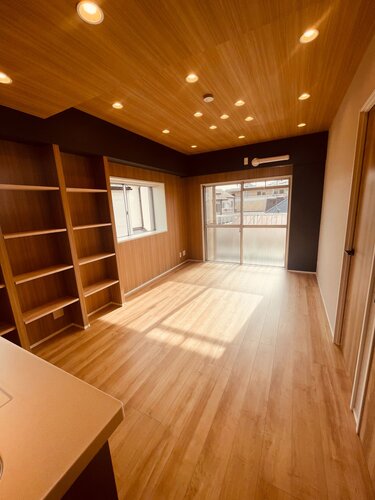 リビング ・角部屋ならではの開放感を享受したリビングダイニングキッチンです。二面の窓からたっぷりの光が注ぐ、のびやかな空間です。 リビング ・角部屋ならではの開放感を享受したリビングダイニングキッチンです。二面の窓からたっぷりの光が注ぐ、のびやかな空間です。