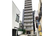統一した色調でデザインされたマンションは周囲と調和した景観を生み出しています。 統一した色調でデザインされたマンションは周囲と調和した景観を生み出しています。