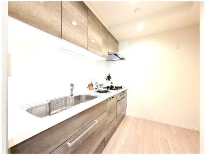 優しい温もりを醸し出すキッチンは料理の為の配慮を散りばめられた仕様です。 優しい温もりを醸し出すキッチンは料理の為の配慮を散りばめられた仕様です。