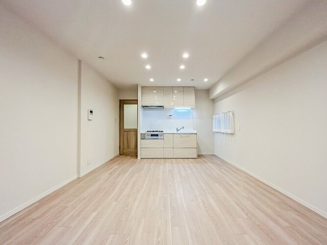 内装はシンプルに落ち着きのある空間にしています。ゆったりとしたひとときを過ごせそうです♪ 内装はシンプルに落ち着きのある空間にしています。ゆったりとしたひとときを過ごせそうです♪