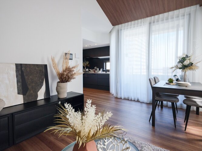 流行を先駆けながら、リュクスな暮らしが叶うリビングは木の温もりと上質感を味わえるお部屋です。 流行を先駆けながら、リュクスな暮らしが叶うリビングは木の温もりと上質感を味わえるお部屋です。