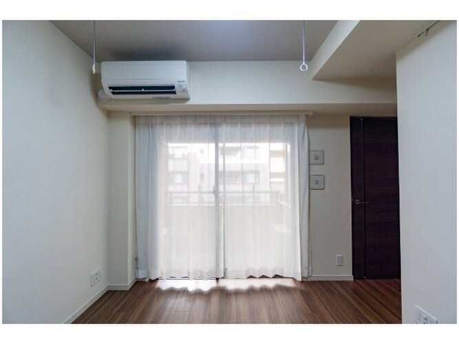 内装はシンプルに落ち着きのある空間にしています。ゆったりとしたひとときを過ごせそうです♪