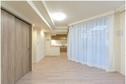 落ち着きのあるフローリングと清潔感のあるクロスが心和む空間を作り出しています。 落ち着きのあるフローリングと清潔感のあるクロスが心和む空間を作り出しています。