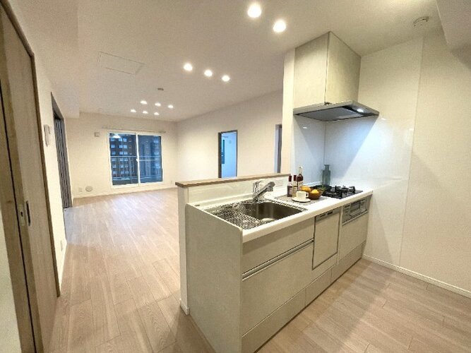 リビングとダイニング、2つの空間機能を使い分ける発想が、ライフスタイルに新しいゆとりをもたらします。